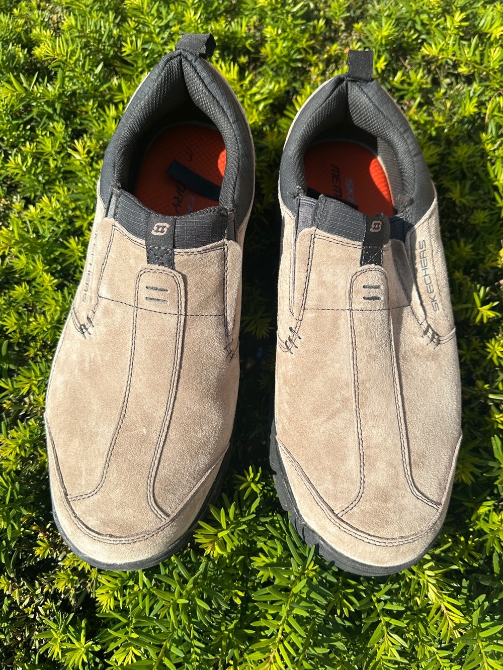 Skechers Relaxed Fit Mountain Top Slip-On Loafers Men’s 11 Tan Black Suede EUC